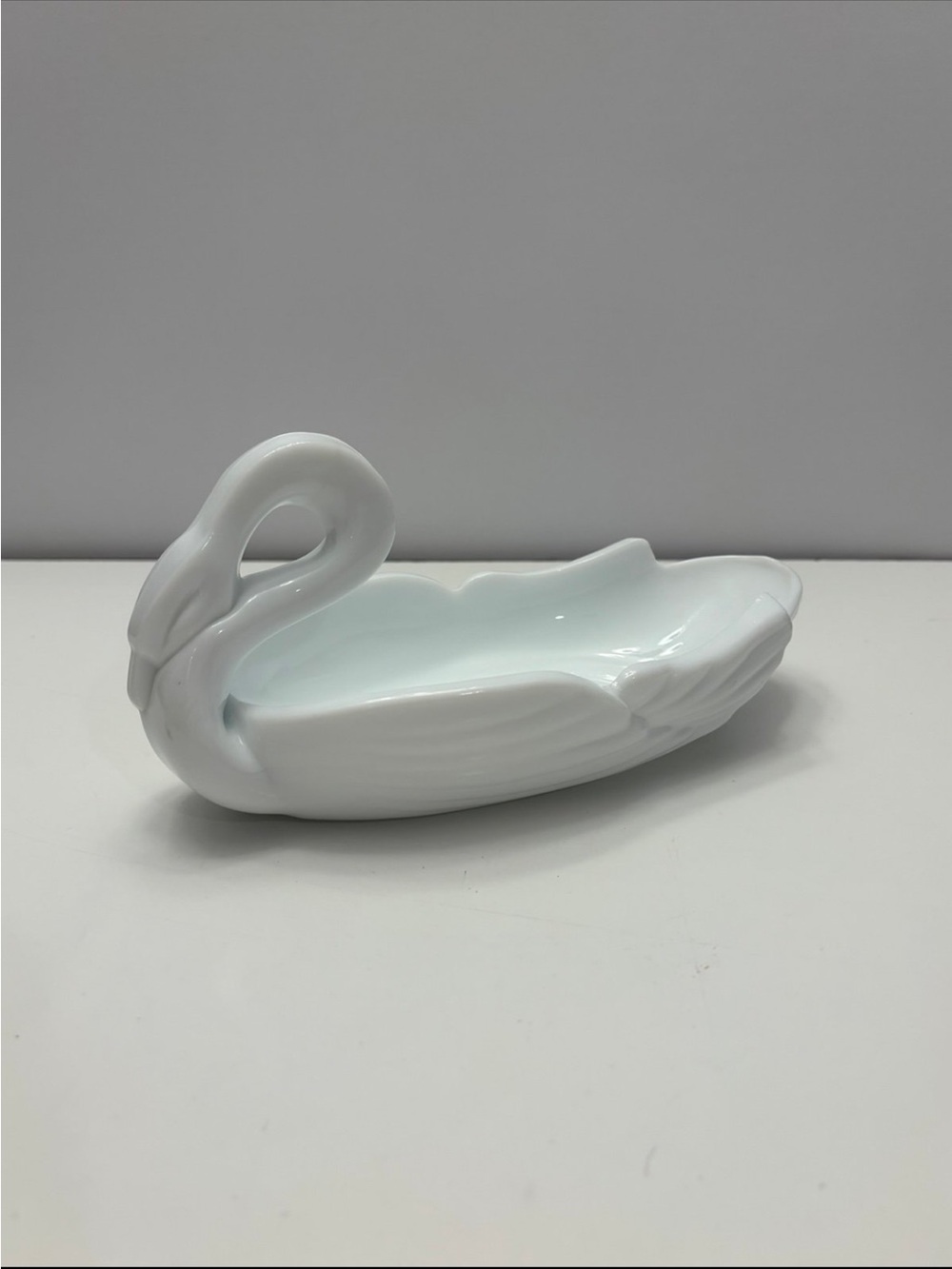 Vintage white swan soap/trinket dish